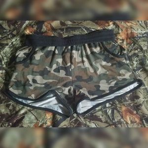 Camo shorts❤
